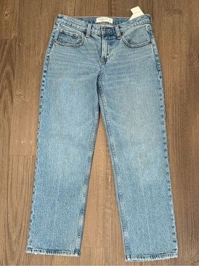 NWT Abercrombie & Fitch 90’s Straight Mid Rise